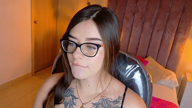 Charlotte_Olsen_'s cam snapshot