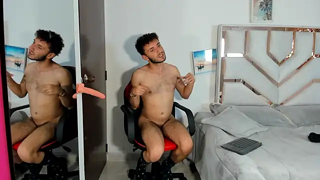 Curlystartt live sex cam