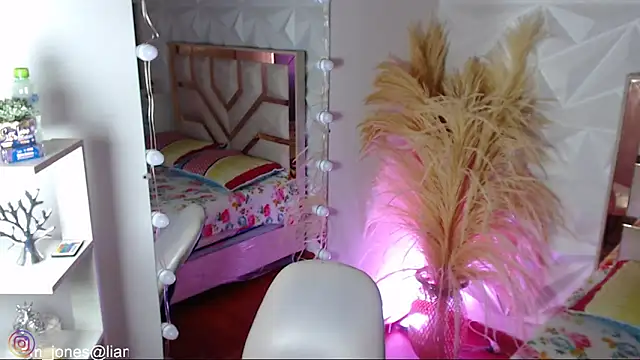 Jonesliam23 live sex cam
