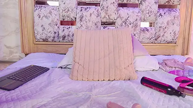 emily_dempsey's cam snapshot