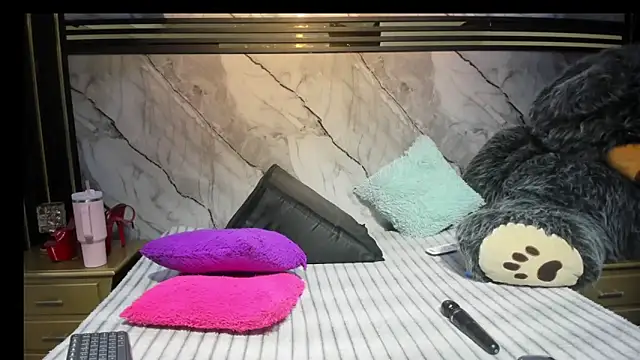 Niyirey1 live sex cam