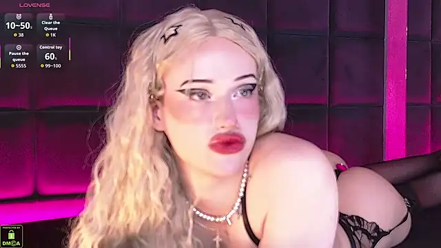 RoxyKyper live sex cam