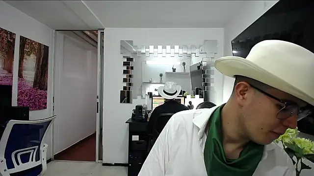 dylan_santiago_'s cam snapshot