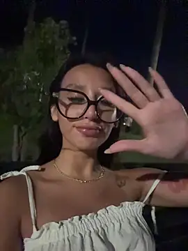 Tiny_lilith live sex cam