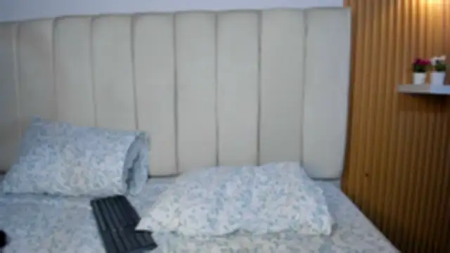 Lunita_naughty live sex cam