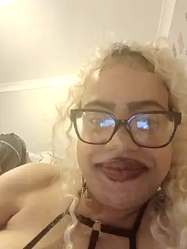 ravenmilf's cam snapshot