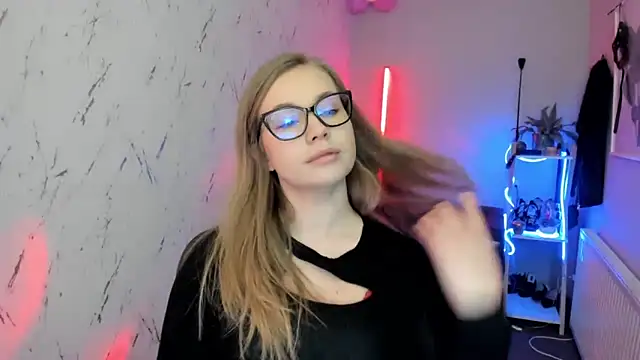 holly_xglam's cam snapshot