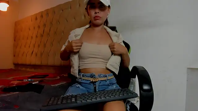 Naomis_35's cam snapshot