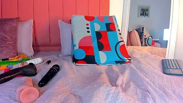 rose_thompson19's cam snapshot