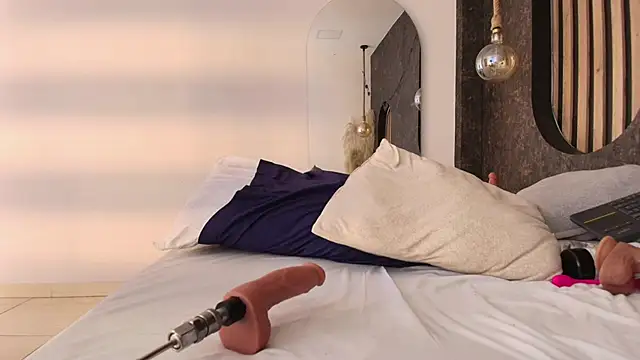 salome-gh's cam snapshot