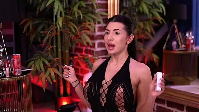 TanyaVonDe's cam snapshot