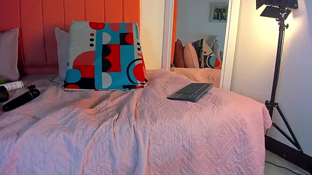 rose_thompson19's cam snapshot