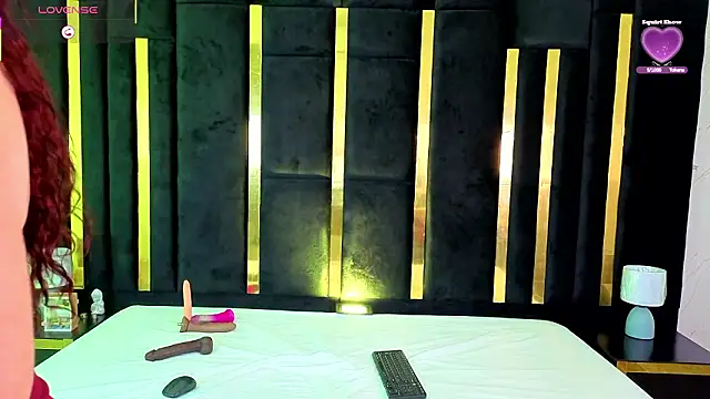 SyrelleMilf live sex cam