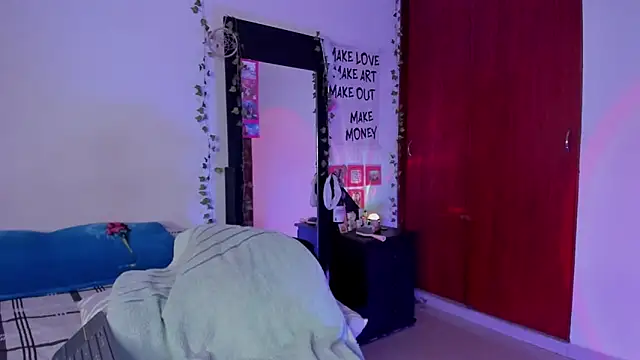 little_kayla_'s cam snapshot