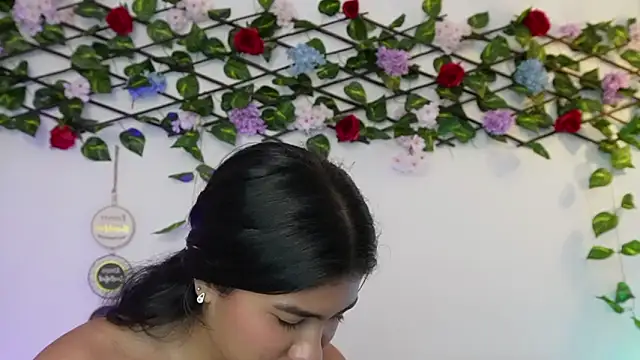 saraBow's cam snapshot