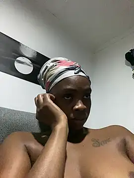 LuciousLips96 live sex cam