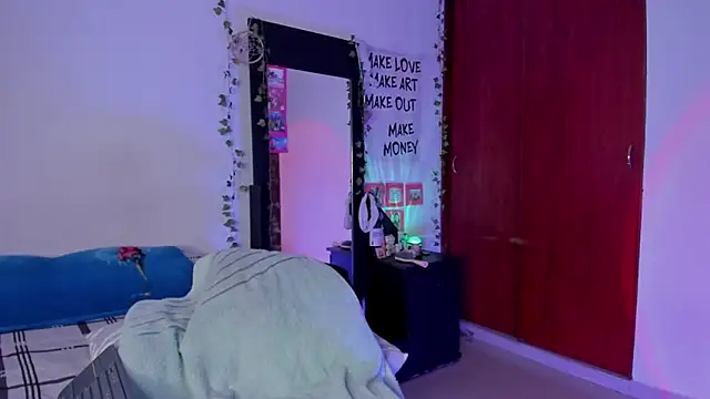 little_kayla_'s cam snapshot