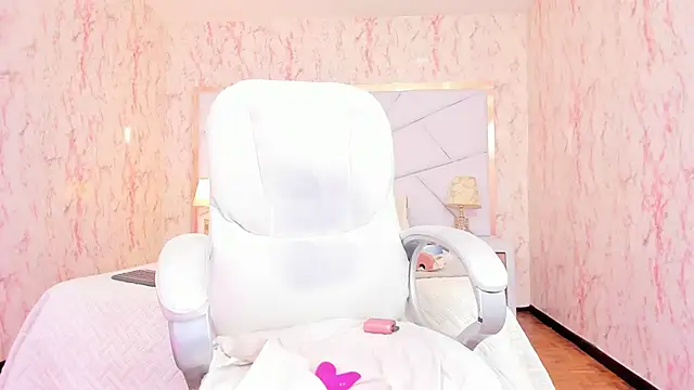 Emily_Whinfre's cam snapshot