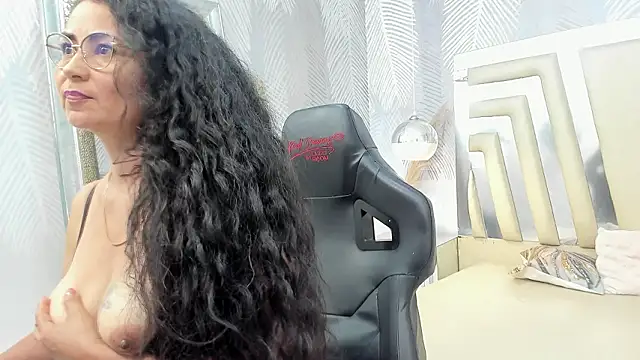 MiaMaturee's cam snapshot