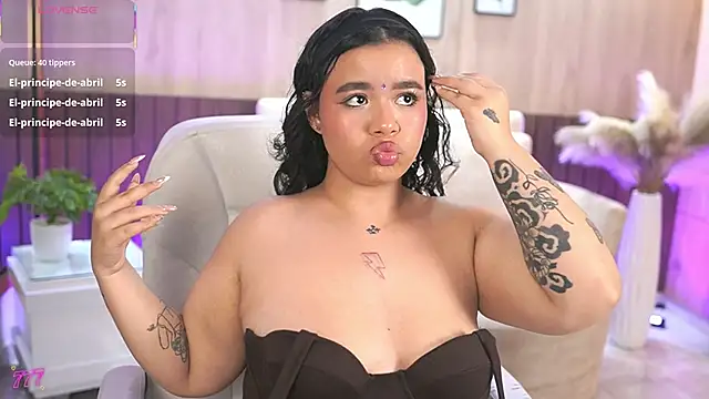 RavenLux_'s cam snapshot