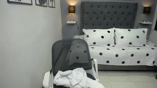 angie_roxxa's cam snapshot