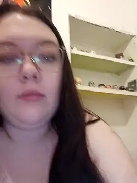 Sexycurvyemilyy live sex cam