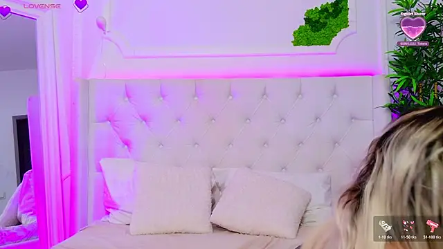 AriannaSins live sex cam