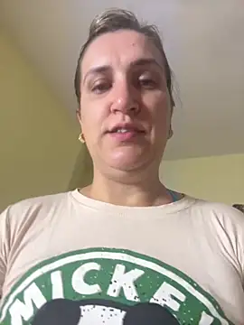 Bia_sexynovaes live sex cam