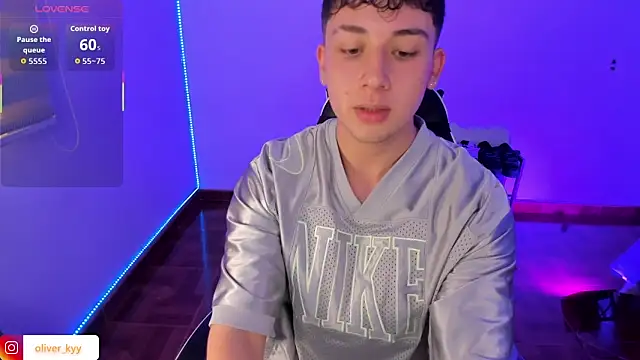 oliver_kyy's cam snapshot