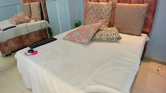 lou_rosse_ live sex cam