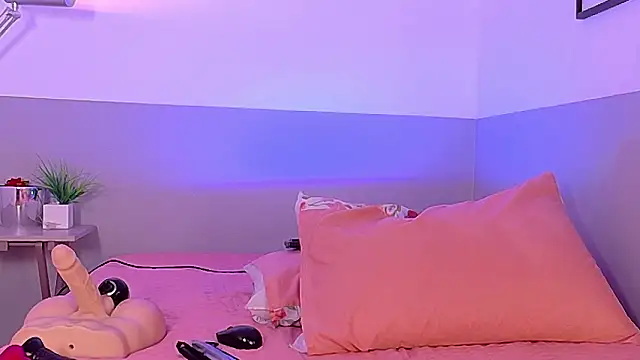 cutepetitee's cam snapshot