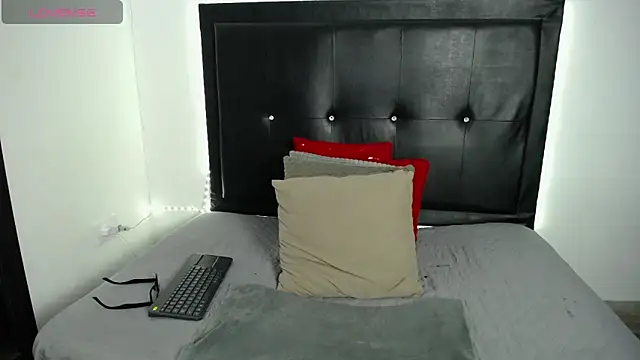 perla_stone_20's cam snapshot