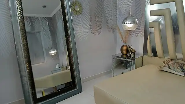 MiaMaturee's cam snapshot