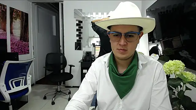 dylan_santiago_'s cam snapshot