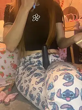 LaPetitechienne1's cam snapshot