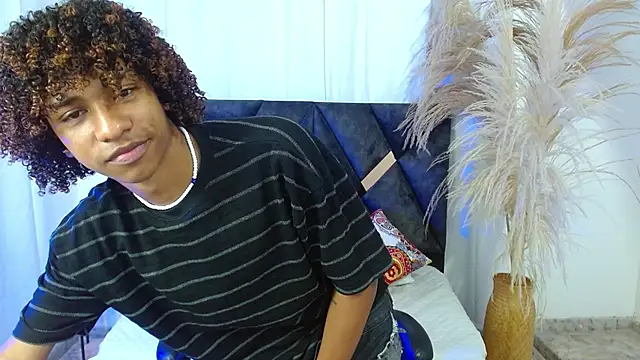 angelll18_'s cam snapshot