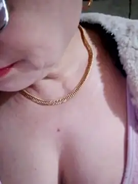 small-house123's cam snapshot