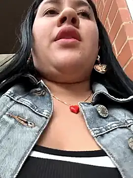 Kendra-daring live sex cam