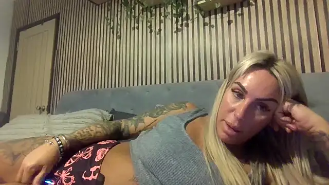 poppyinga1 live sex cam