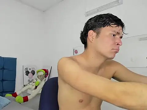 Aaron_Foxxx live sex cam