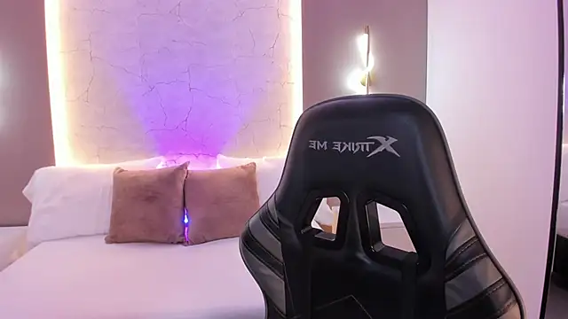 emily_tolson's cam snapshot