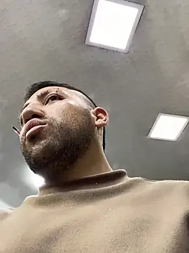 JuanZapata33 live sex cam