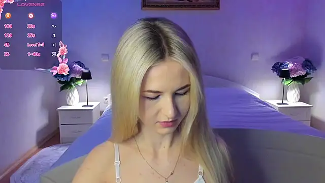 Julie_Blaze's cam snapshot