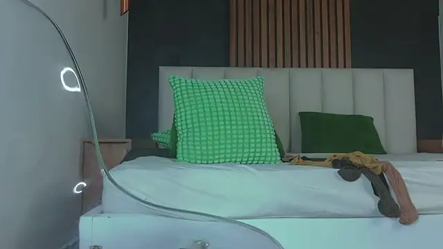 RiriiBrunette__'s cam snapshot