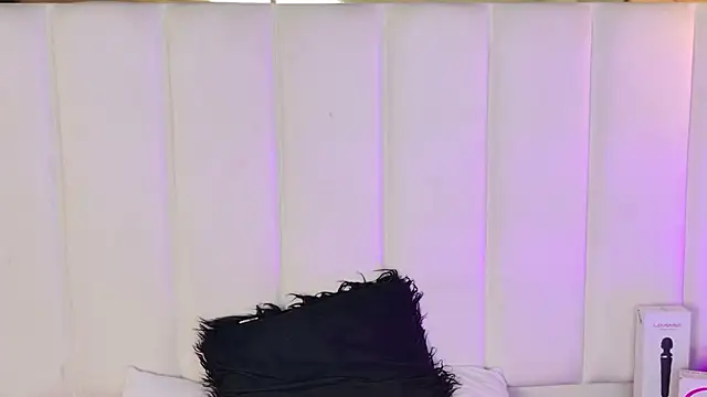 ChloeJoness_'s cam snapshot