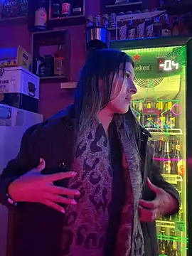 Cami_Leon2's cam snapshot