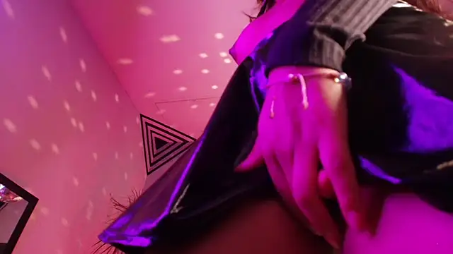 goddess_julieta's cam snapshot