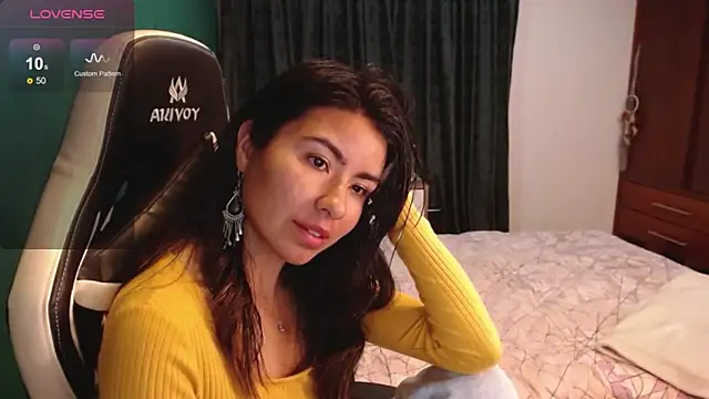 alice_middlee's cam snapshot