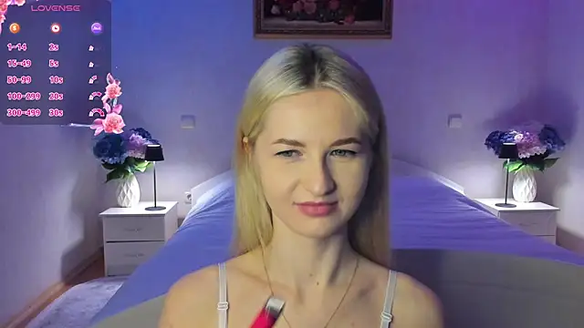 Julie_Blaze's cam snapshot