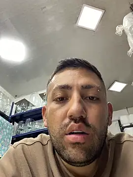 JuanZapata33 live sex cam